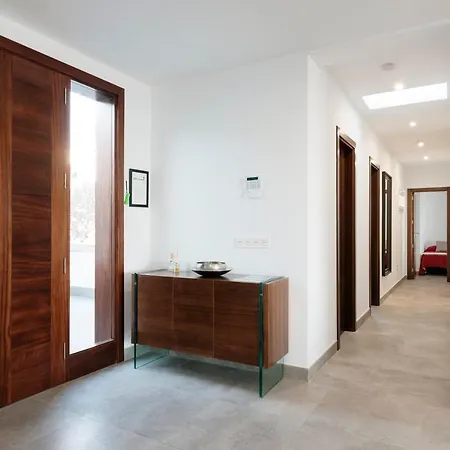 Causel - Luxury With Hot Tub Vila