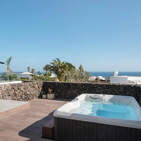 Vila Causel - Luxury With Hot Tub Puerto del Carmen (Lanzarote)