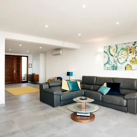 Causel - Luxury With Hot Tub Vila