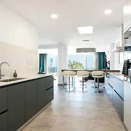 Vila Causel - Luxury With Hot Tub Puerto del Carmen (Lanzarote)