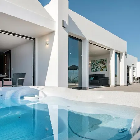 Causel - Luxury With Hot Tub Vila *