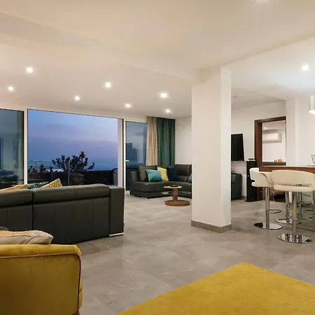 Vila Causel - Luxury With Hot Tub Puerto del Carmen (Lanzarote)