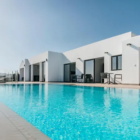 Causel - Luxury With Hot Tub Villa *