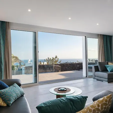 Villa Causel - Luxury With Hot Tub Puerto del Carmen (Lanzarote)